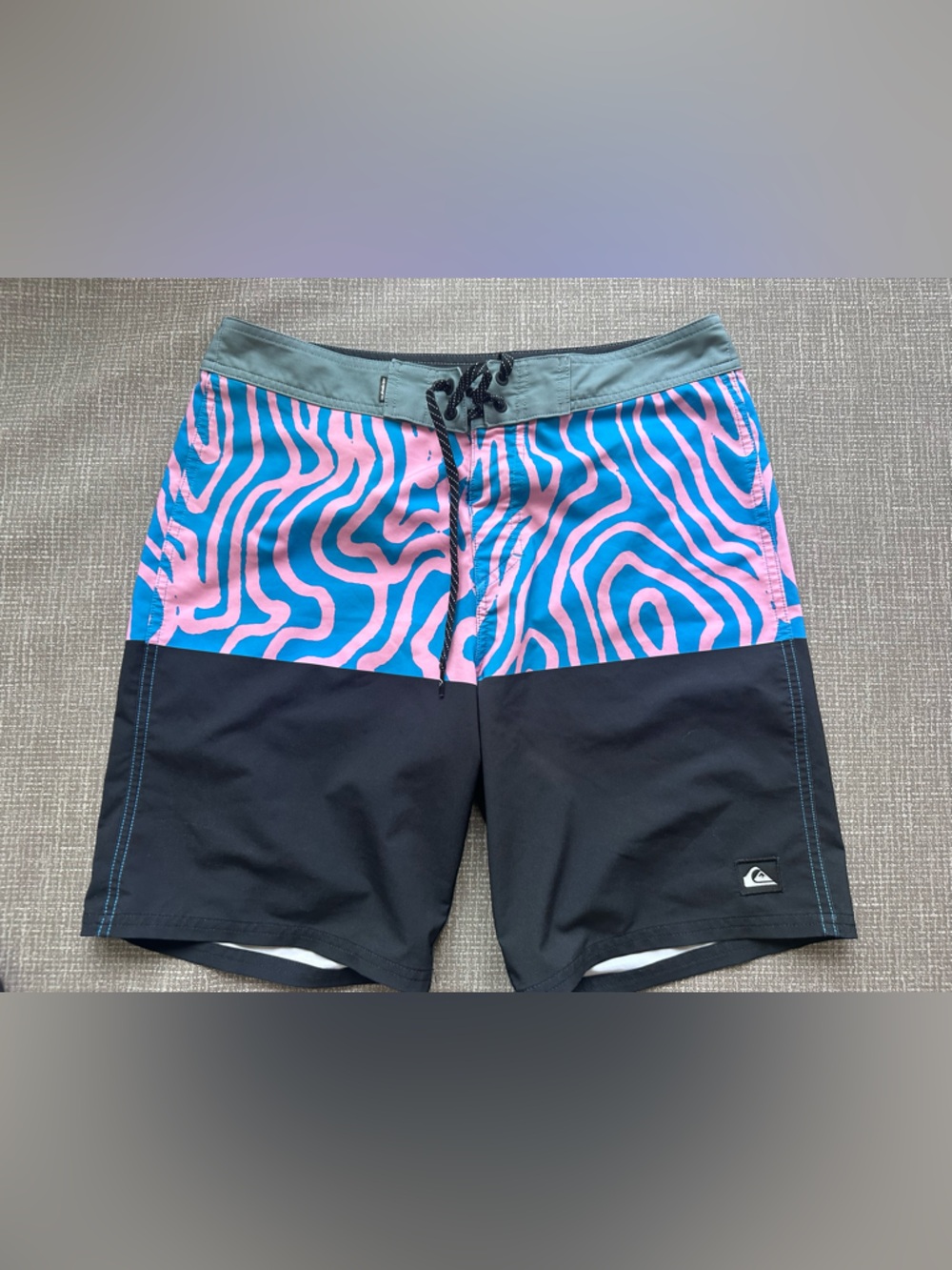 Quiksilver Men’s Size 32 SurfSilk Board Shorts Pink Blue Zebra Swim Trunks